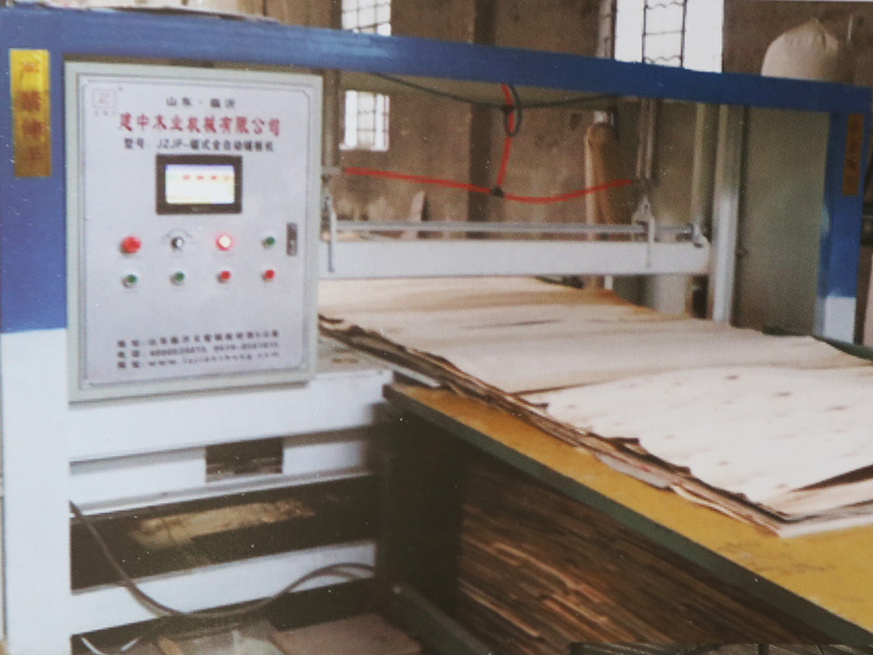 多功能全自動(dòng)鋸切式鋪板機